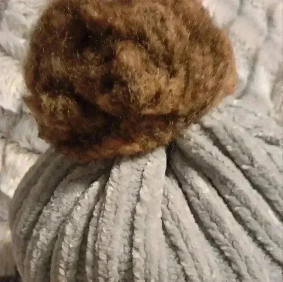 Silvery Gray Chenille Beanie w/ Brown  topper - Picture 3 of 8